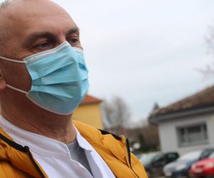 Virovitica, 27.12.2020. - U Općoj bolnici u nedjelju su protiv koronavirusa cijepljene prve osobe u Virovitičko-podravskoj županiji, epidemiolog Zavoda za javno zdravstvo Sveto Rok i predsjednik Hrvatskog epidemiološkog društva, dr. Miroslav Venus. Na fotografiji dr. Miroslav Venus.
foto HINA/ ml