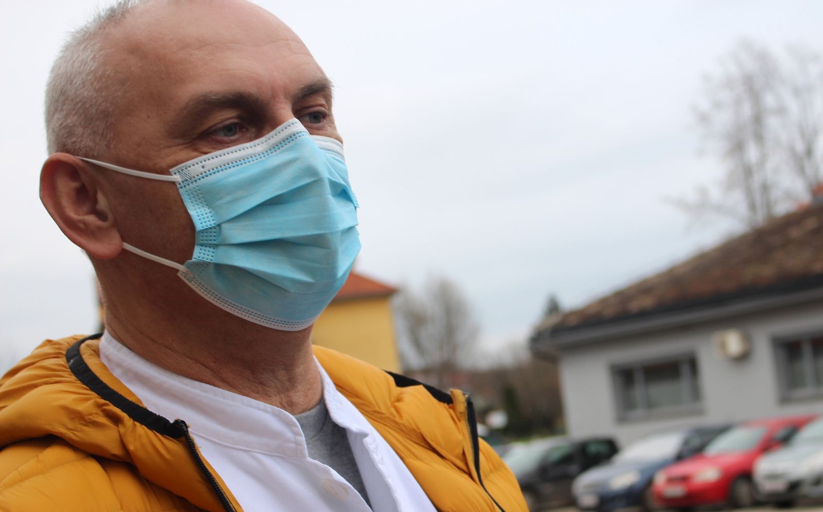 Virovitica, 27.12.2020. - U Općoj bolnici u nedjelju su protiv koronavirusa cijepljene prve osobe u Virovitičko-podravskoj županiji, epidemiolog Zavoda za javno zdravstvo Sveto Rok i predsjednik Hrvatskog epidemiološkog društva, dr. Miroslav Venus. Na fotografiji dr. Miroslav Venus.
foto HINA/ ml