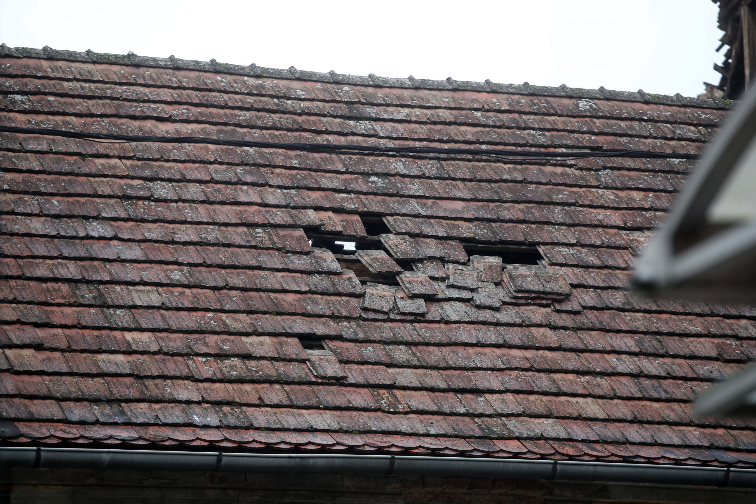 Petrinja, 28.12.2020.- Potres jakosti 5,2 pogodio je u ponedjeljak ujutro sjeverozapadni dio Hrvatske s epicentrom 14 kilometara sjeveroistoèno od Gline. 
foto HINA/ Damir SENÈAR/ ua