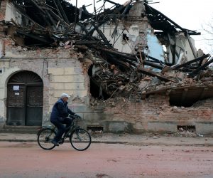 Petrinja, 30.12.2020.- Nakon snažnog potresa, ulice Petrinja su pune ruševina, veliki broj objekata je oštećen. foto HINA/Tomislav Pavlek/tp
