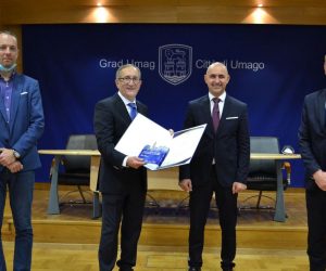 Umag, 31.12.2020 - Izborniku hrvatske rukometne reprezentacije Umaaninu Linu Cervaru urucena je u cetvrtak nagrada za ivotno djelo shodno odluci umakog gradskog vijeca, izvijestili su iz Grada Umaga.
foto HINA/ ds