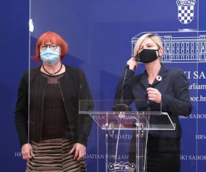 01.12.2020., Zagreb - Na konferencija za medije kluba zastupnika Lijevo-zelenog bloka o temi: "Izmjene i dopune Zakona o zastiti pucanstva od zaraznih bolesti" govorili su zastupnici Sandra Bencic i Rada Boric. 
Photo: Patrik Macek/PIXSELL