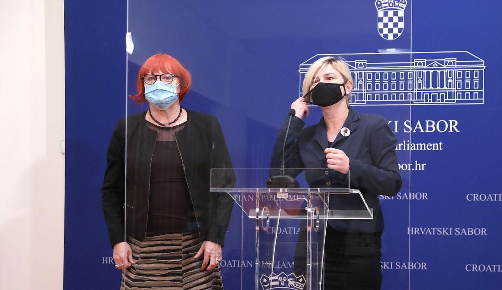 01.12.2020., Zagreb - Na konferencija za medije kluba zastupnika Lijevo-zelenog bloka o temi: "Izmjene i dopune Zakona o zastiti pucanstva od zaraznih bolesti" govorili su zastupnici Sandra Bencic i Rada Boric. 
Photo: Patrik Macek/PIXSELL