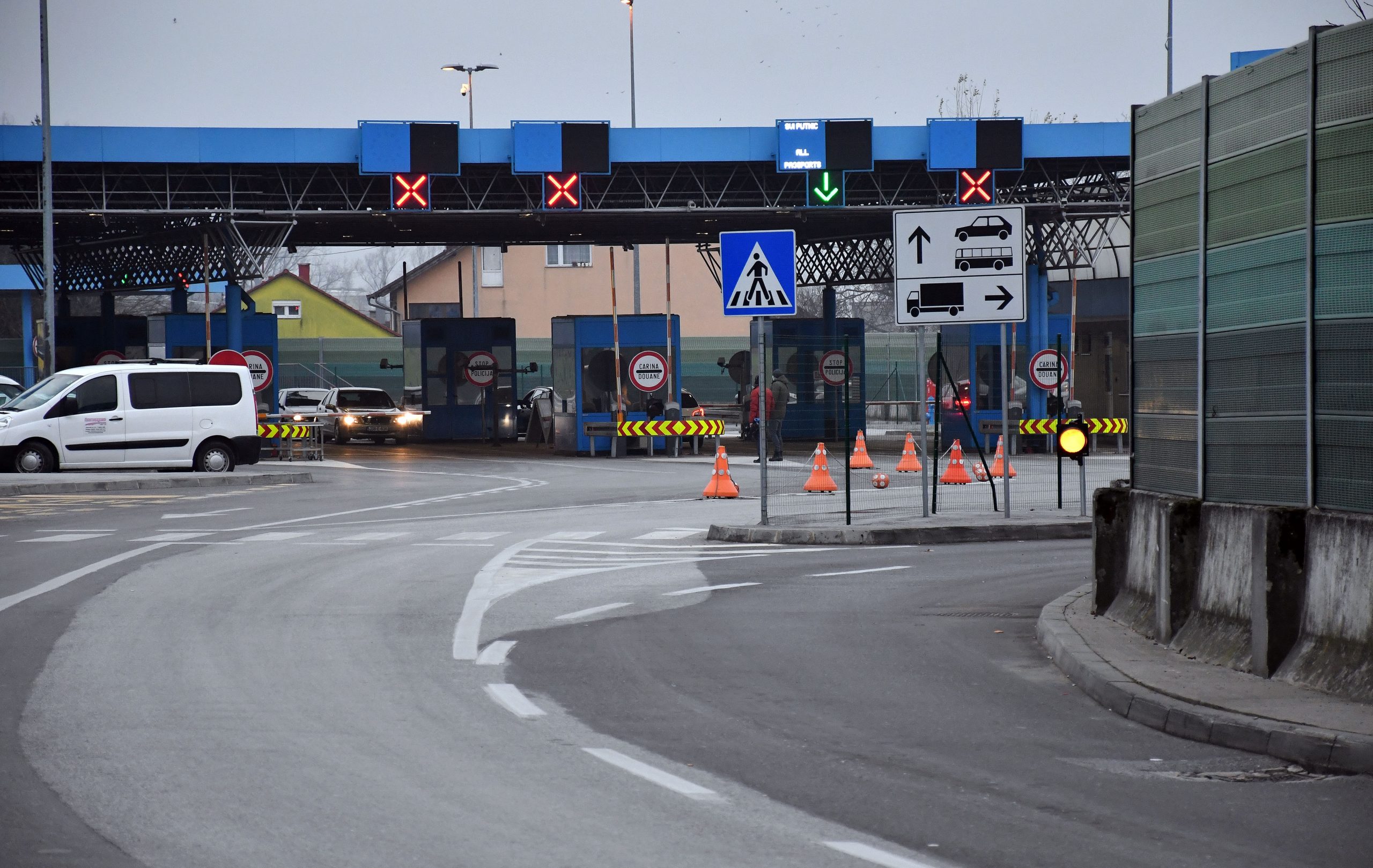 01.12.2020., Slavonski Brod - Prazan granicni prijelaz s BiH u Slavonskom Brodu nakon stupanja na snagu nove Odluke o privremenoj zabrani i ogranicavanju prelaska preko granicnih prijelaza RH.
Photo: Ivica Galovic/PIXSELL