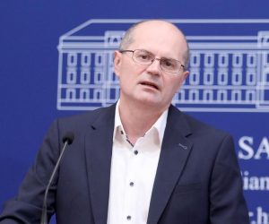 02.10.2020., Zagreb - Na konferenciji za medije Kluba zastupnika HSLS-a i Reformista odrzanoj u Saboru o temi: "Pad telekomunikacijskog sustava - ugroza nacionalne sigurnosti!?" govorio je zastupnik Darko Klasic.
Photo: Patrik Macek/PIXSELL