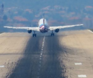 03.08.2017., Kastela - Pista Zracne luke Split u Resniku rusi sve rekorde po broju putnika i temperaturi koja je ove godine iznosila rekordnih 42,3 Celzijeva stupnja.
Photo: Ivo Cagalj/PIXSELL