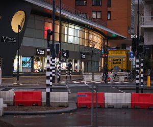 03.12.2020.,  Rotterdam - Jutro u Rotterdamu, gdje sunce u ovo doba godina izlazi u 8.30. Zbog svjetske pandemije virusa COVID-19 zatvoreni su kafici i restorani, trgovine kasnije otvaraju svoja vrata i alkohol se smije prodavati samo do 20h u hotelima, a na benzinskim postajama je strogo zabranjeno.  Photo: Igor Soban/PIXSELL