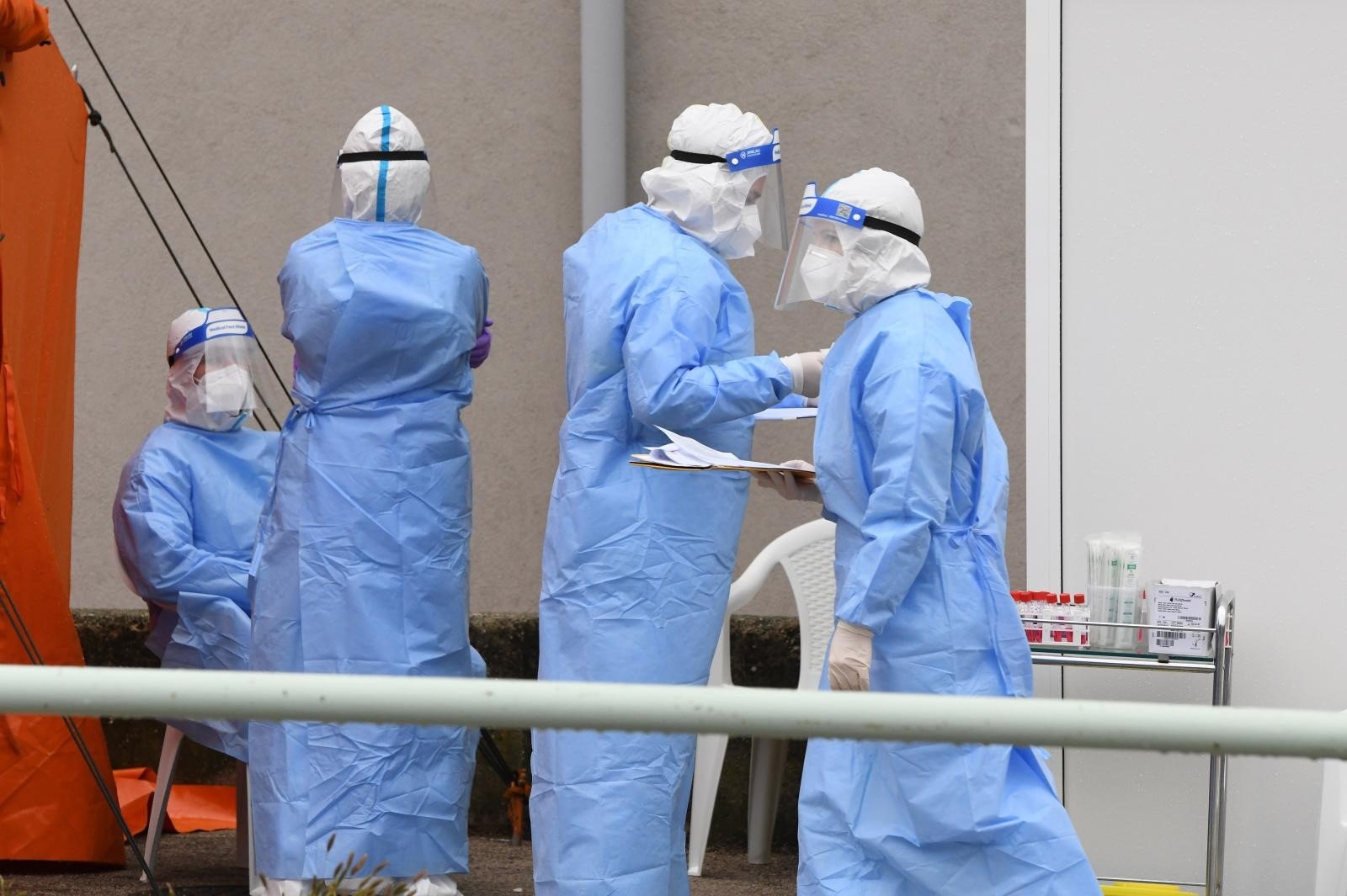 03.12.2020., Sibenik - Ispred sibenske opce bolnice nema guzve na uzimanju uzoraka na testiranju na koronavirus.
Photo: Hrvoje Jelavic/PIXSELL
