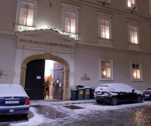 02.12.2020., Zagreb - U sklopu ovogodisnjeg Adventa u Zagrebu, Turisticka zajednica Grada Zagreba je potaknula kulturne ustanove na Gornjem Gradu da ukrase svoje prozore u blagdanskom duhu. Hrvatski prirodoslovni muzej. 
Photo: Tomislav Miletic/PIXSELL