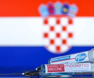 03.12.2020., Sarajevo, Bosna i Hercegovina  - Ilustracije Pfizer i Moderna cjepiva protiv virusa Covid-19.
Photo: Armin Durgut/PIXSELL