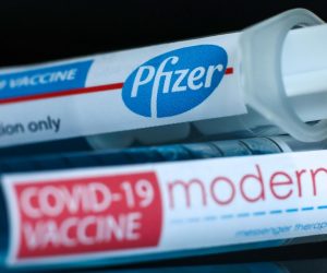 03.12.2020., Sarajevo, Bosna i Hercegovina  - Ilustracije Pfizer i Moderna cjepiva protiv virusa Covid-19.
Photo: Armin Durgut/PIXSELL