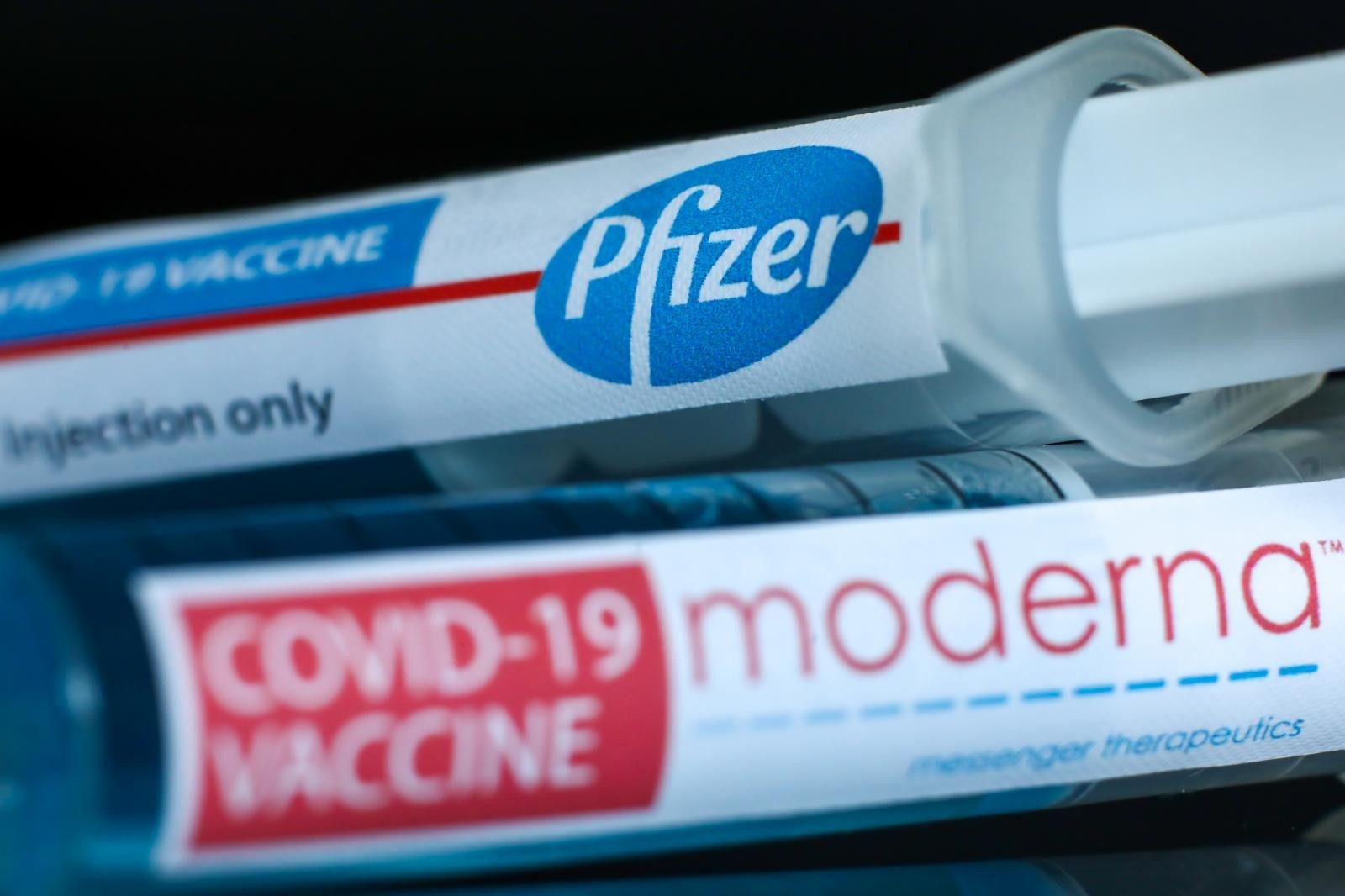 03.12.2020., Sarajevo, Bosna i Hercegovina  - Ilustracije Pfizer i Moderna cjepiva protiv virusa Covid-19.
Photo: Armin Durgut/PIXSELL