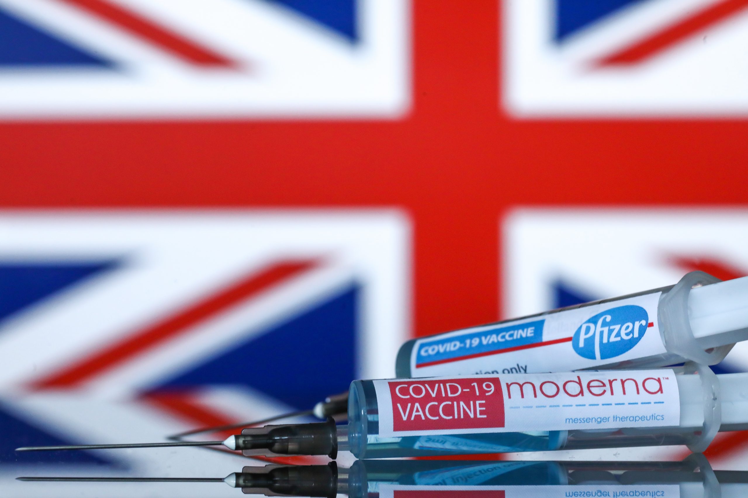 03.12.2020., Sarajevo, Bosna i Hercegovina  - Ilustracije Pfizer i Moderna cjepiva protiv virusa Covid-19.
Photo: Armin Durgut/PIXSELL
