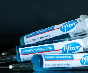 03.12.2020., Sarajevo, Bosna i Hercegovina  - Ilustracije Pfizer i Moderna cjepiva protiv virusa Covid-19.
Photo: Armin Durgut/PIXSELL