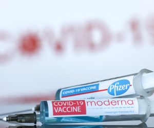 03.12.2020., Sarajevo, Bosna i Hercegovina  - Ilustracije Pfizer i Moderna cjepiva protiv virusa Covid-19.
Photo: Armin Durgut/PIXSELL