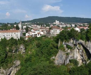 04.06.2019., Pazin - Dok je u priobalju vladao pravi ljetni dan na pazinstini u popodnevnim satima u kratkom  vremenu pale velike kolicine kise a na nekim mijestima i grad.
Photo: Dusko Marusic /PIXSELL