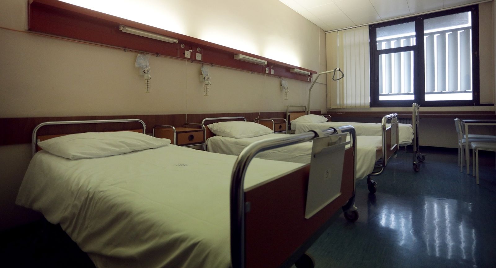 4.12.2020.., Rijeka - Razgledavanje novoopremljenih smjestajnih kapaciteta za COVID bolesnike, O aktualnoj situaciji i poduzetim organizacijskim promjenama izvijestitli su zamjenica ravnatelja
 Vladimira Vuletic, pomocnica ravnatelja za osiguranje kvalitete pruzanja
medicinskih usluga Sanja Matijevic Roncevic i pomocnica ravnatelja za sestrinstvo
Snjezana Juricic.  Photo: Nel Pavletic/PIXSELL