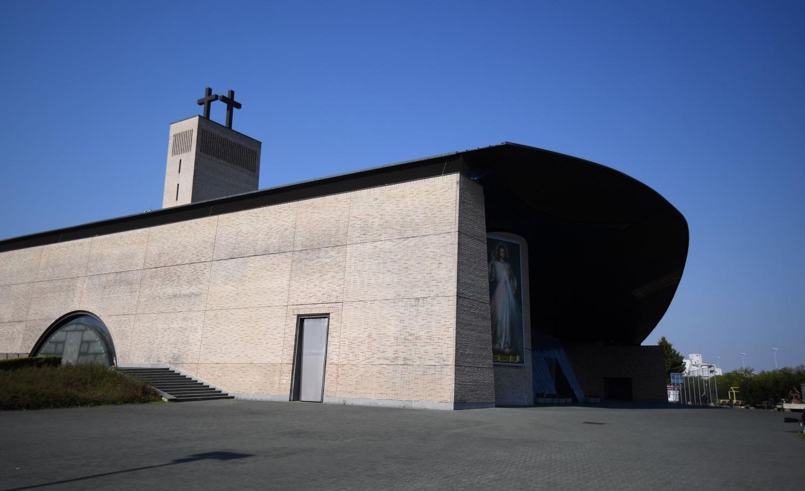 05.04.2020., Zagreb - U Zupi Svete Mati Slobode ne odrzavaju se mise ali je jedan dio crkve otvoren svaki dan za osobnu molitvu, pa tako i na Cvjetnicu. 
Photo: Marko Lukunic/PIXSELL