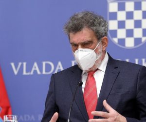 07.12.2020., Zagreb - Ministri Vili Beros i Radovan Fuchs odrzali konferenciju za medije na kojoj su potvrdili kako svi ucenici srednjih skola prelaze na online nastavu. Photo: Tomislav Miletic/PIXSELL