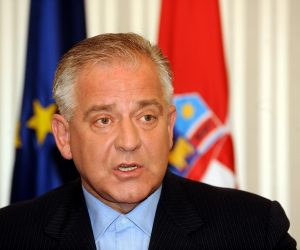 06.10.2008., Markov trg, Banski Dvori, Zagreb - Premijer Ivo Sanader daje izjavu nakon brutalno ubijene Ivane Hodak ispred kucnog praga danas u Ulici Pavla Hatza u 11 sati o smjeni ministra Berislava Roncevica i ministrice Ane Lovrin te ravnatelja policije Marijana Benka, te da ce ici u najodlucniju borbu protiv organiziranog kriminala i mafije.
Photo: Goran Stanzl/Vecernji list
