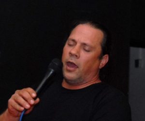 08.11.2013., Bjelovar - U organizaciji Narodne knjiznice Petar Preradovic, u sklopu ciklusa mjeseca knjige, u prostorijama kazalista odrzan je putujuci pjesnicki kabare Melodije sela i Brisela u izvedbi Predraga Lucica i Borisa Dezulovica, popularnih Feral Tribuneovaca. Ovaj nesvakidasnji kabare, koji kroz crcni humor protresa sve aktualnosti na nasoj politickoj sceni i drustvenom zivotu, do suza je nasmijao mnogobrojnu publiku. 
Photo: Damir Spehar/PIXSELL