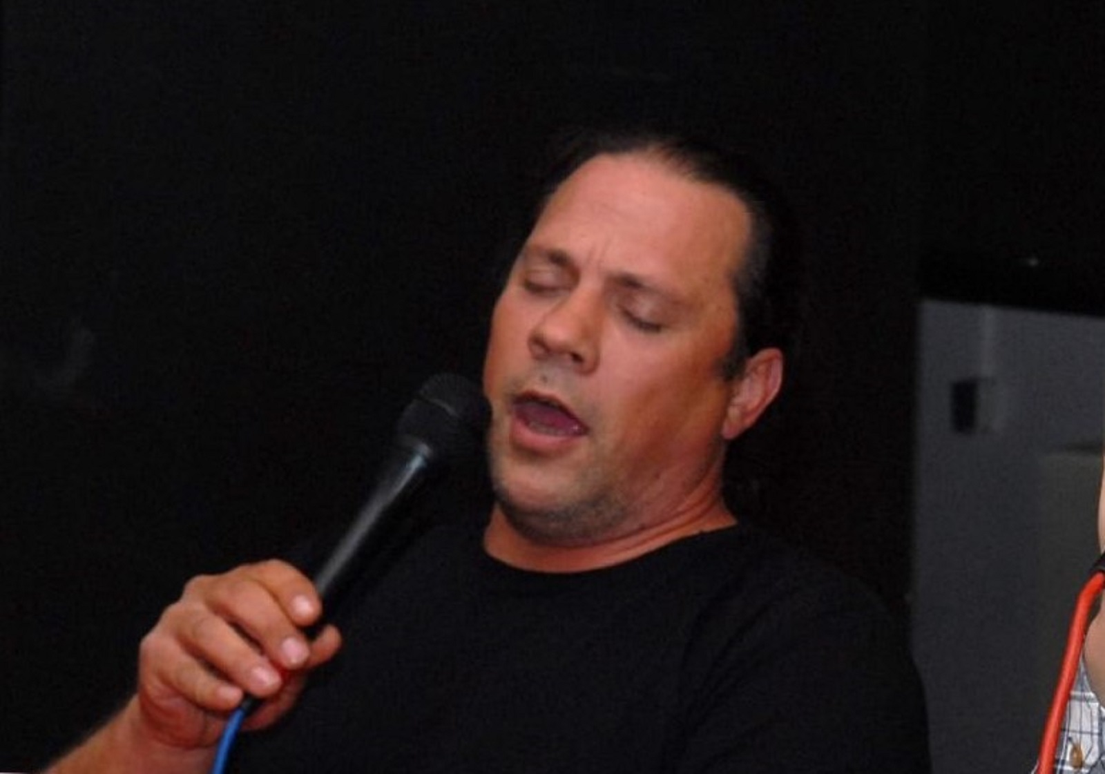 08.11.2013., Bjelovar - U organizaciji Narodne knjiznice Petar Preradovic, u sklopu ciklusa mjeseca knjige, u prostorijama kazalista odrzan je putujuci pjesnicki kabare Melodije sela i Brisela u izvedbi Predraga Lucica i Borisa Dezulovica, popularnih Feral Tribuneovaca. Ovaj nesvakidasnji kabare, koji kroz crcni humor protresa sve aktualnosti na nasoj politickoj sceni i drustvenom zivotu, do suza je nasmijao mnogobrojnu publiku. 
Photo: Damir Spehar/PIXSELL