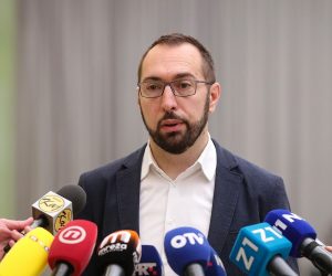 8.12.2020., Zagreb - Tomislav Tomasevic odrzao je konferenciju za medije za vrijeme trajanja sjednice Gradske skupstine. 
Photo: Goran Stanzl/PIXSELL