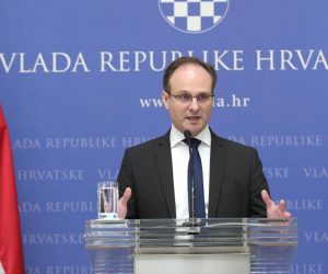 08.12.2020., Banski dvori, Zagreb - Predstojnik ureda predsjednika i clan Znanstvenog savjeta Vlade Vlade Zvonimir Frka Petecic odrzao je konferenciju za medije na kojoj je govorio o aktualnoj temi Znanstvenog savjeta i 'izbacivanja' clanova. 
Photo: Sanjin Strukic/PIXSELL