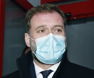 08.12.2020.,Petrinja - Ministar obrane Mario Banozic urucio je cetvorici pripadnika Hrvatske vojske ugovore o najmu stanova u Petrinji Dogadjaju si nazocili i nacelnik Glavnog stozera Oruzanih snaga RH admiral Robert Hranj, drzavni tajnik Sredisnjeg drzavnog ureda za obnovu Nikola Mazar, dozupan Roman Rosavec i zamjenica gradonacelnika Petrinje Viktorija Kaleb.Mario Banozic.
Photo: Nikola Cutuk/PIXSELL
