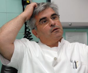16.11.2009., Zagreb - Klinika za infektivne bolesti "Dr. Fran Mihaljevic". Djelatnici intezivnog odijela koji se bore protiv H1N1 gripe.
Photo: Marko Prpic/PIXSELL