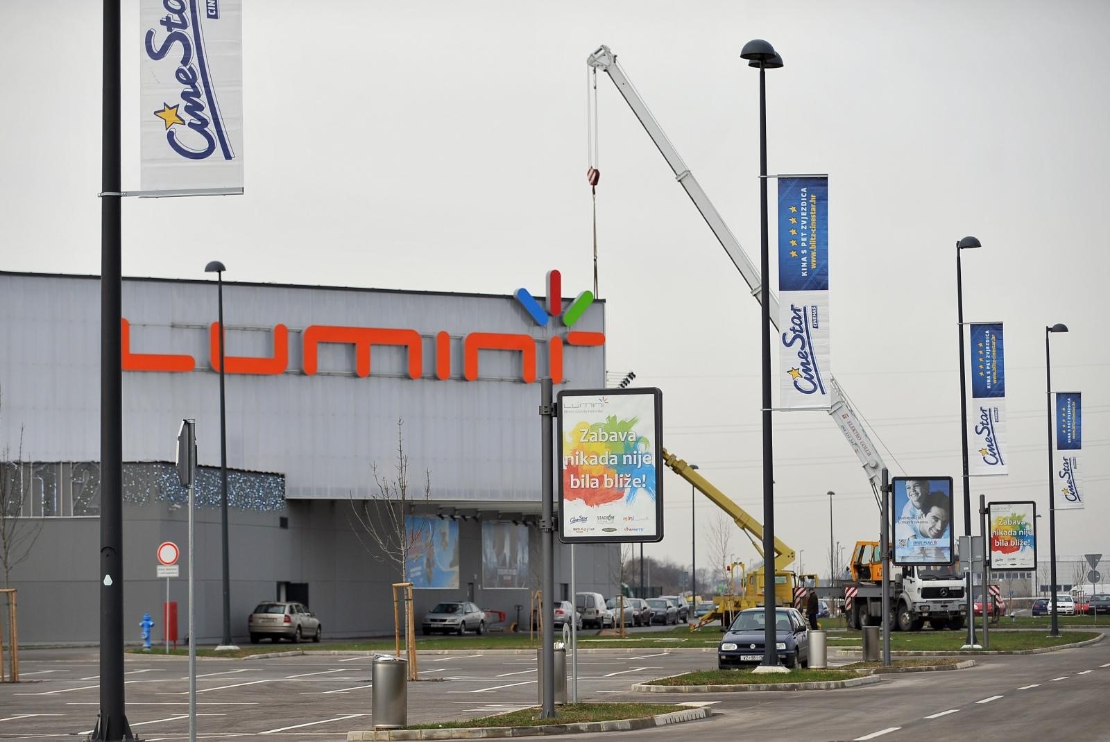 23.12.2011., Turcin -  U poduzetnickoj zoni Kneginec otvoren je najveci trgovacki centar Lumini u sjeverozapadnoj Hrvatskoj. U centru je i 6 kinodvorana CineStara
Photo: Marko Jurinec/PIXSELL.
