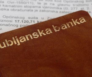 03.01.2013., Zadar - Nekadasnji klijent Ljubljanske banke Slavko Marusic, dobio je rjesenje o ovrsi. Banka mu je sjela na mirovinu i potrazuje oko 17 000 kn na ime duga od 8 kn iz 1989 godine ukljucujuci kamatu.
Photo: Dino Stanin/PIXSELL