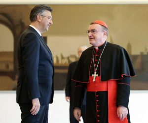 14.02.2020., Zagreb - Predsjednica Republike urucila je posmrtno dodijeljeno odlikovanje Velered predsjednika Republike Franje Tudjmana s lentom i Danicom nadbiskupu zagrebackom, kardinalu Franji Kuharicu. Odlikovanje je preuzeo kardinal Josip Bozanic, nadbiskup zagrebacki. Svecanosti su bili prisutni premijer Andrej Plenkovic, Predsjednik Sabora Gordan Jandrokovic i ostali visoki uzvanici.
Photo: Emica Elvedji/PIXSELL