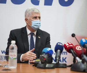 14.09.2020. ,Mostar ,BiH - Sastanak hrvatskog premijera Andreja Plenkovica i predsjednika HDZ-a BiH i zamjenika predsjedavajuceg Doma naroda Parlamentarne skupstine Bosne i Hercegovine Dragana Covica 
 Photo: Denis Kapetanovic /PIXSELL