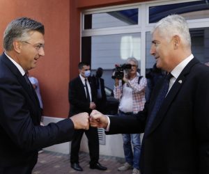 14.09.2020. ,Mostar ,BiH - Sastanak hrvatskog premijera Andreja Plenkovica i predsjednika HDZ-a BiH i zamjenika predsjedavajuceg Doma naroda Parlamentarne skupstine Bosne i Hercegovine Dragana Covica 
 Photo: Denis Kapetanovic /PIXSELL