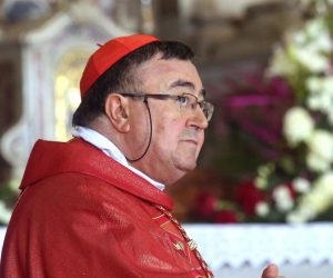 Šibenik: Procesijom i misom u crkvi Sv. Frane proslavljen blagdan sv. Nikole Tavelića 14.11.2018., Sibenik - Blagdan sv. Nikole Tavelica, prvog hrvatskog kanoniziranog sveca, svecano je proslavljen u crkvi sv. Frane u Sibeniku. Sredisnja misu predvodio je vrhbosanski nadbiskup kardinal Vinko Puljic. 
Prije mise odrzana je  procesija ulicama grada. 
Photo: Dusko Jaramaz/PIXSELL