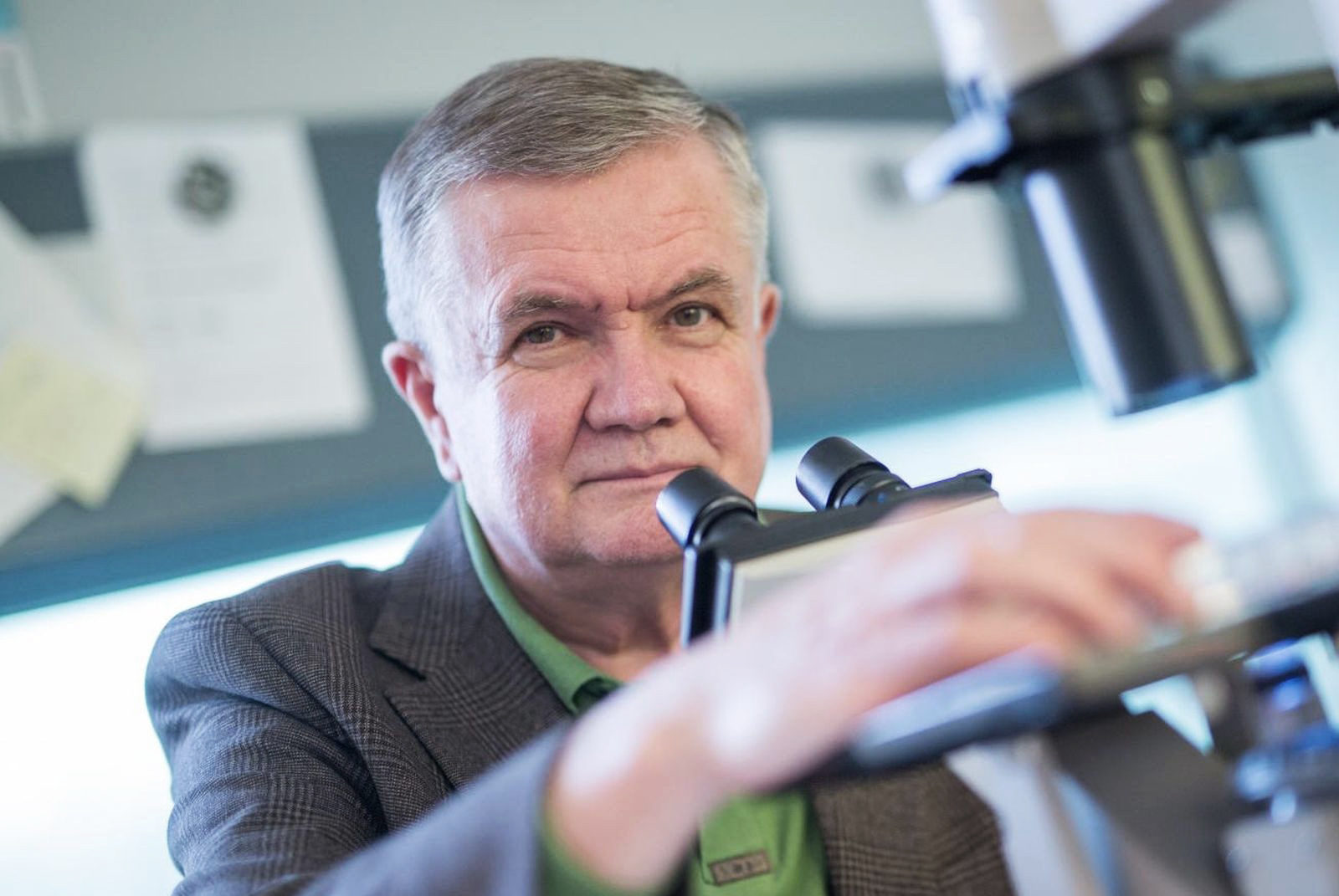 15.12.2016., Rijeka - Profesor Stipan Jonjic u histoloskom laboratoriju Medicinskog fakulteta u Rijeci. 
Photo: Nel Pavletic/PIXSELL