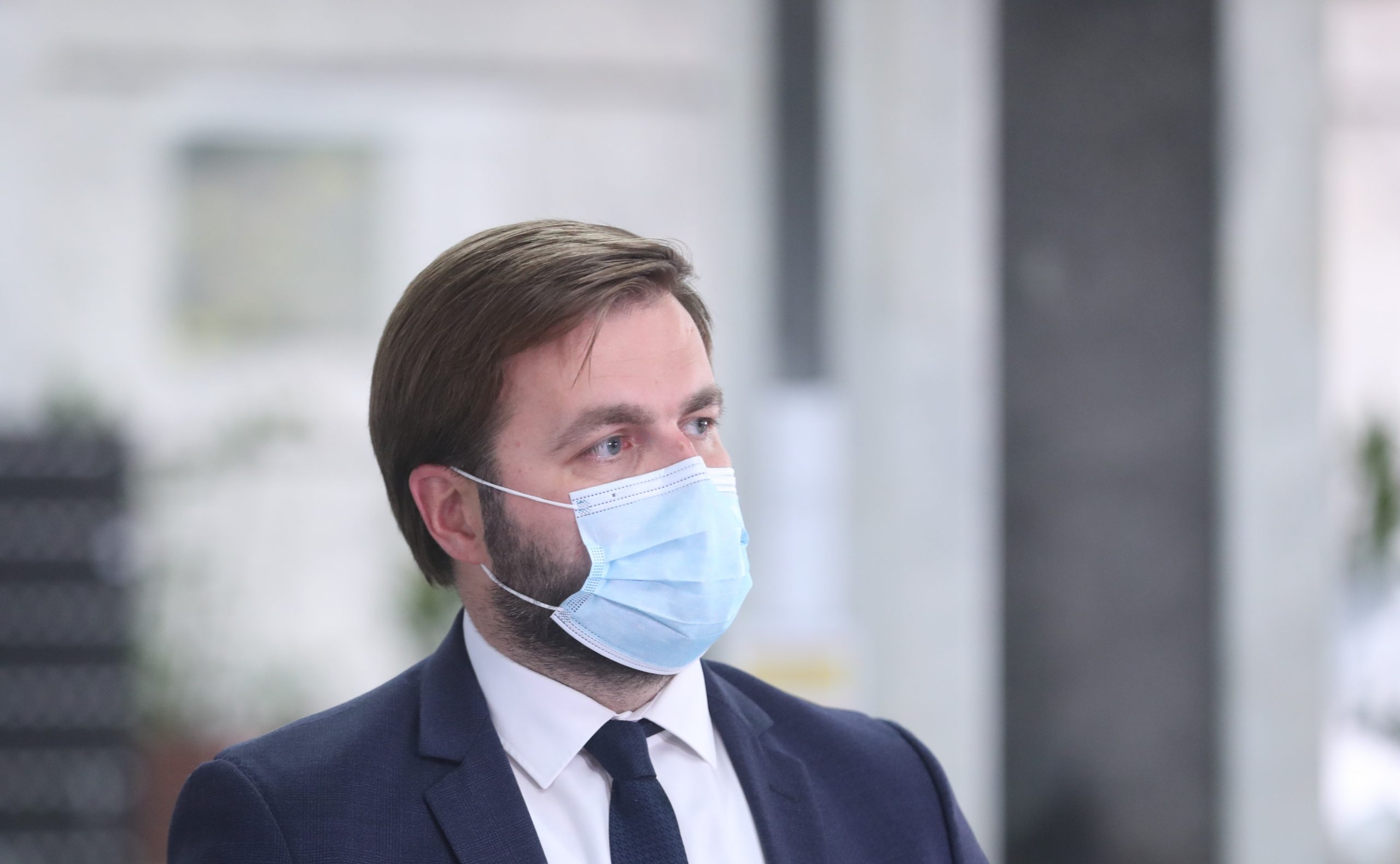 16.12.2020., Zagreb - Ministar rada, mirovinskoga sustava, obitelji i socijalne politike Josip Aladrovic, ministar gospodarstva i odrzivog razvoja Tomislav Coric i ravnatelj Hrvatskog zavoda za zaposljavanje Ante Loncar u Ministarstvu rada, mirovinskoga sustava, obitelji i socijalne politike potpisali su ugovor za dodjelu sredstva za operaciju "Poticanje obrazovanja za vezane obrte temeljene na sustavu naukovanja FAZA II". 
Photo: Zeljko Lukunic/PIXSELL