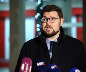17.12.2020., Zagreb - Predsjednik SDP-a Pedja Grbin dao je izjavu medijima ispred sredisnjice stranke na Iblerovom trgu nakon zavrsetka online sjednice Predsjednistva stranke. Photo: Matija Habljak/PIXSELL