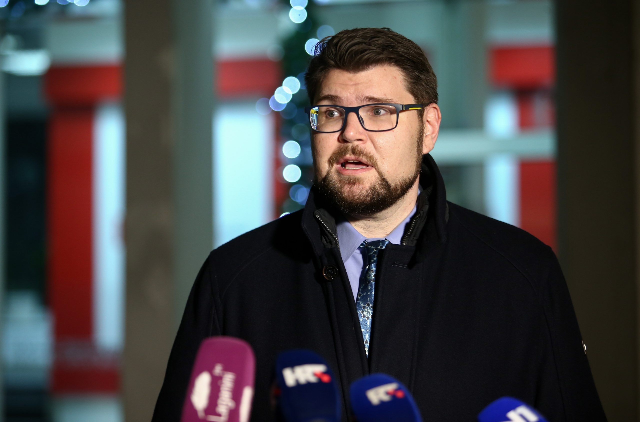17.12.2020., Zagreb - Predsjednik SDP-a Pedja Grbin dao je izjavu medijima ispred sredisnjice stranke na Iblerovom trgu nakon zavrsetka online sjednice Predsjednistva stranke. Photo: Matija Habljak/PIXSELL
