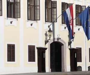19.03.2020., Zagreb - Iako Banski dvori funkciniraju u punom opsegu, danasnja sjednica Vlade premjestena je u Nacionalnu i sveucilisnu knjiznicu gdje je lakse osigurati sve potrebe preventivne mjere protiv sirenja koronavirusa. 
Photo: Patrik Macek/PIXSELL