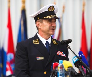 19.06.2020., Zemunik - Svecana dodjela letackog znaka kadetima 24. narastaja vojnoh pilota u zracnoj bazi "Pukovnik Mirko Vuksic". Nacelnik Glavnog stozera RH Robert Hranj Photo: Marko Dimic/PIXSELL