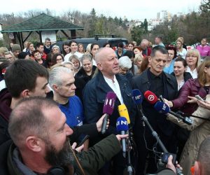 19.12.2019., Zagreb - Zbog optuzbi za nadriijecnistvo na jucerasnjoj sjednici Gradskog odbora za zdravstvo, djelatnici Djecje bolnice Srebrnjak odrzali su u podne prosvjed kako bi zastitili svoj i dignitet pacijenata koje lijece,.
Photo: Matija Habljak/PIXSELL