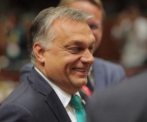 20.10.2017., Bruxselles - Madjarski premijer Viktor Orban gestikulira u razgovoru s kolegama na pocetku drugog dana sastanka Europskog vijeca u Bruxellesu. 
Photo: Tomislav Krasnec/PIXSELL