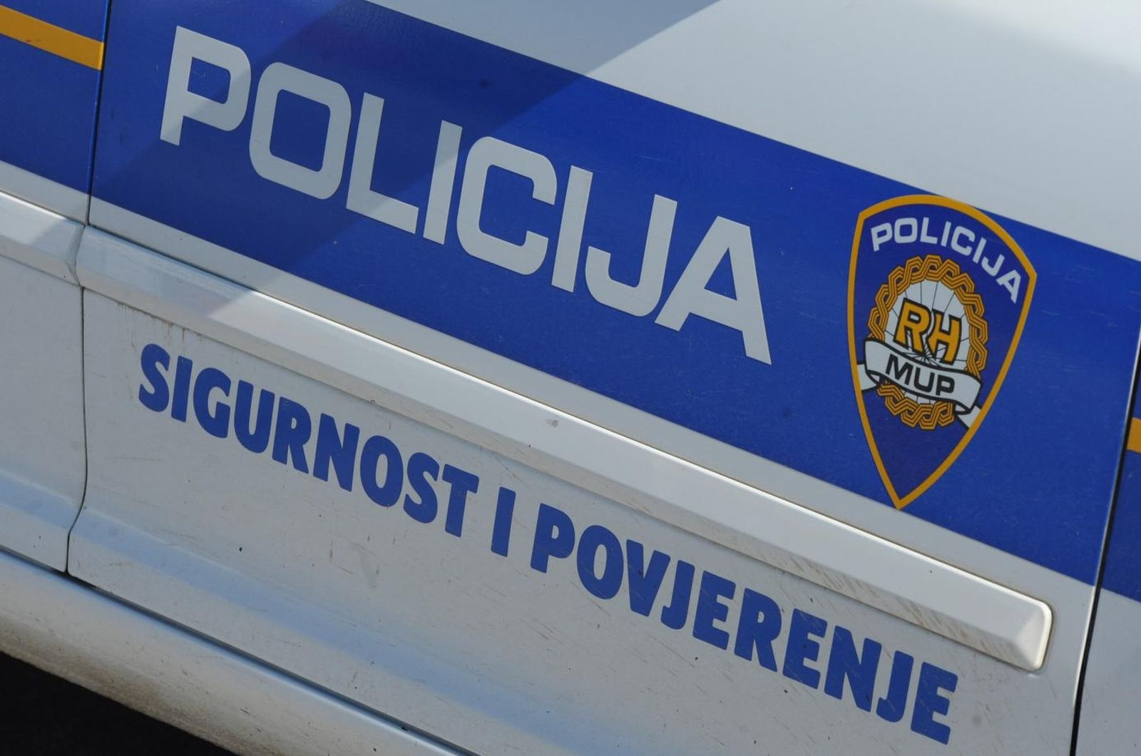 23.03.2013., Sibenik - Policijsko vozilo u sibenskoj luci. Natpsi na vozilu sigurnost i povjerenje. 
Photo: Hrvoje Jelavic/PIXSELL