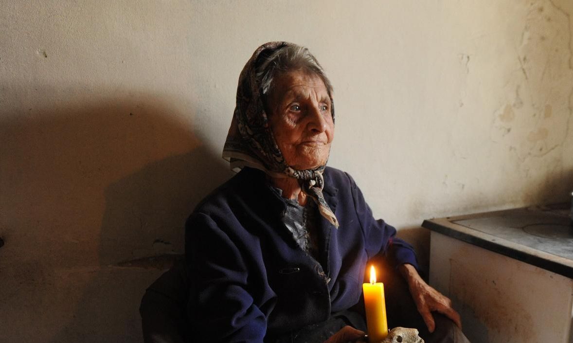 06.01.2014., Parcici - U selu Parcici, zaseoku Vukse, pet starijih povratnika zive vec dvanaest godina u neuljudskim uvjetima bez struje i vode. 
Cvjeta Vojvodic. 
Photo: Hrvoje Jelavic/PIXSELL