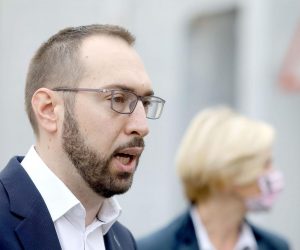 28.10.2020., Zagreb - Konferencija za medije politicke platforme Mozemo na juznom ulazu na Trg sv. Marka o Planu oporavka i otpornosti koji Vlada trenutno priprema. Tomislav Tomasevic.
Photo: Patrik Macek/PIXSELL