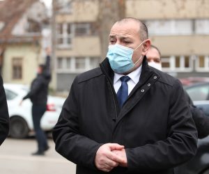 28.12.2020., Sisak - Premijer Andrej Plenkovic i predsjednik RH Zoran Milanovic, u drustvu ministara stigli je u Sisak i obisli  zgrade stradale u potresu koji je jutros pogodio sjeverozapadni dio Hrvatske. Photo: Luka Stanzl/PIXSELL