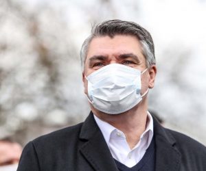 28.12.2020., Sisak - Premijer Andrej Plenkovic i predsjednik RH Zoran Milanovic, u drustvu ministara stigli je u Sisak i obisli  zgrade stradale u potresu koji je jutros pogodio sjeverozapadni dio Hrvatske.  Zoran Milanovic. 
Photo: Luka Stanzl/PIXSELL