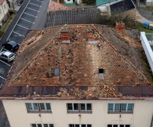 28.12.2020., Petrinja - Pogled iz zraka na ostecene krovove zgrada i kuca stradalih u potresu. 
Photo: Igor Kralj/PIXSELL